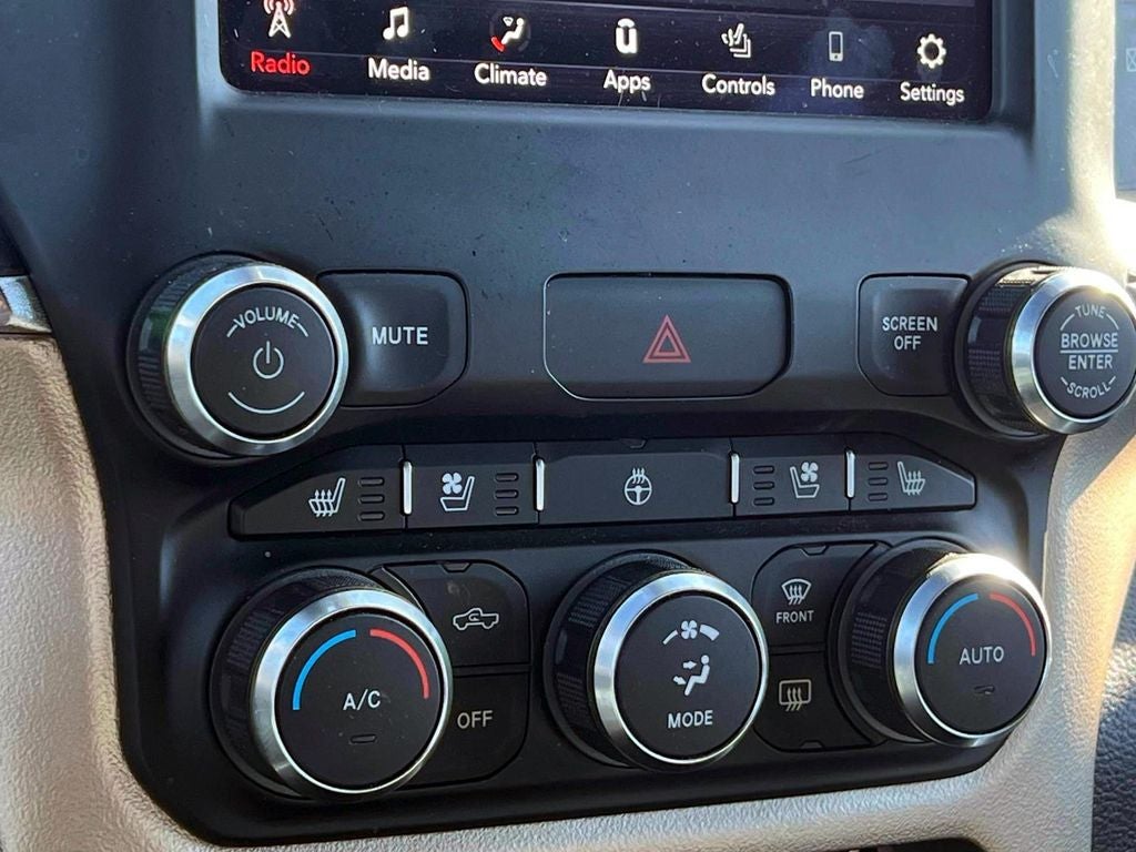 2019 RAM 1500 Laramie Crew Cab 4x4 5'7' Box