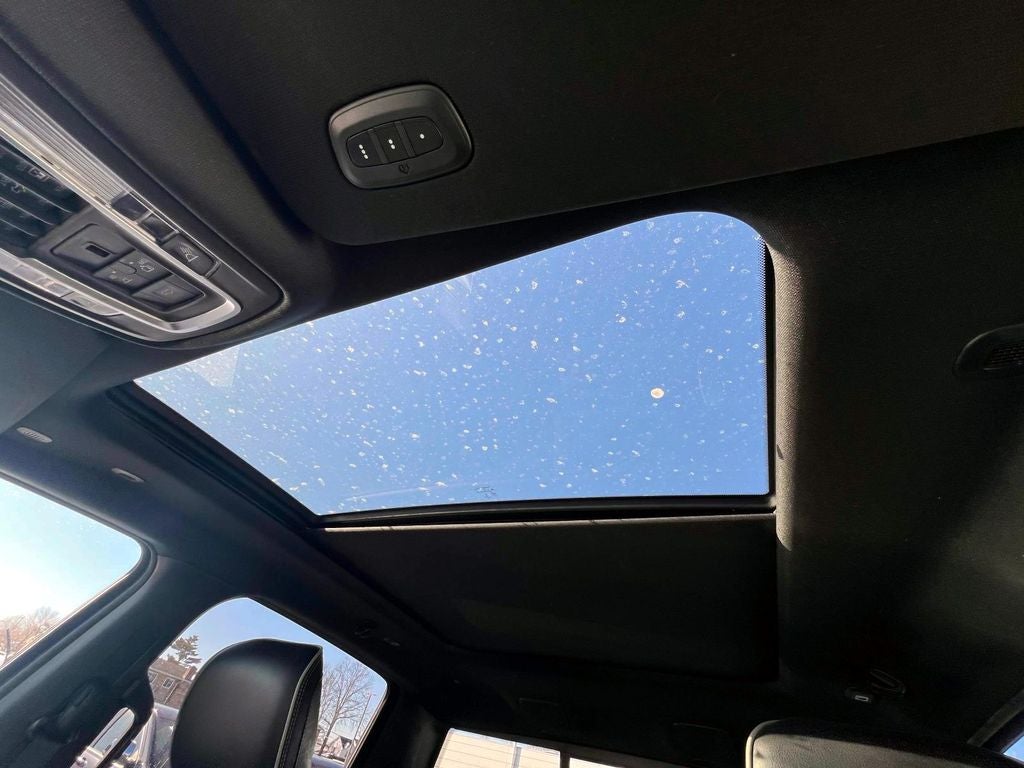 2019 RAM 1500 Laramie Crew Cab 4x4 5'7' Box