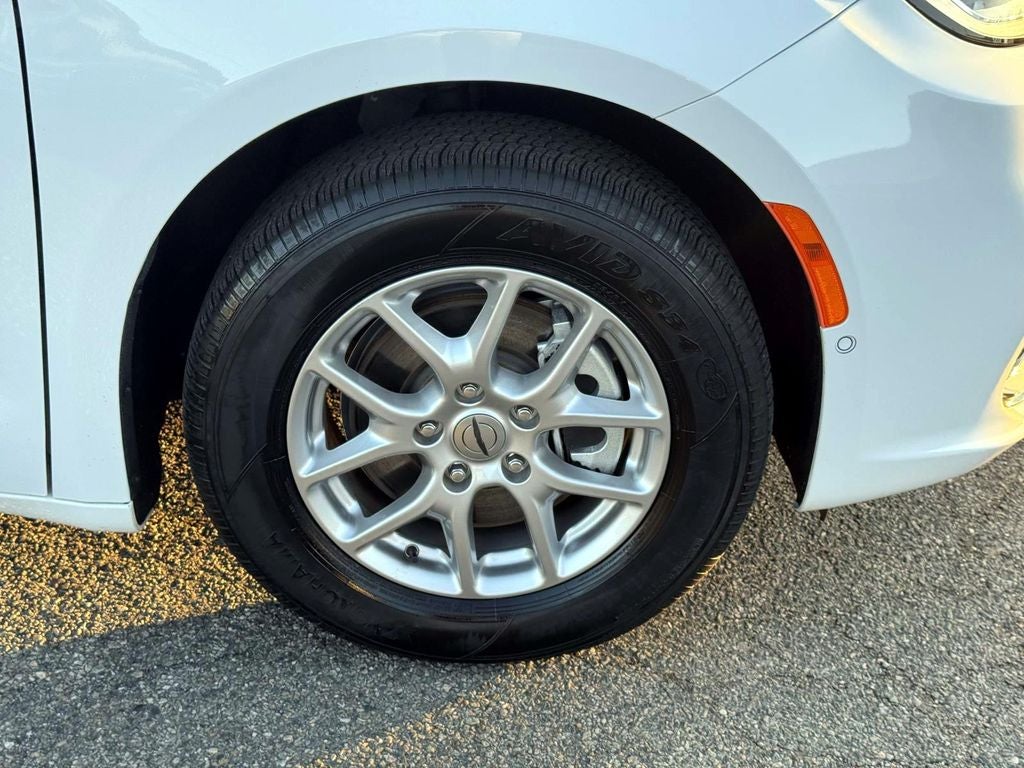 2025 Chrysler Pacifica Select