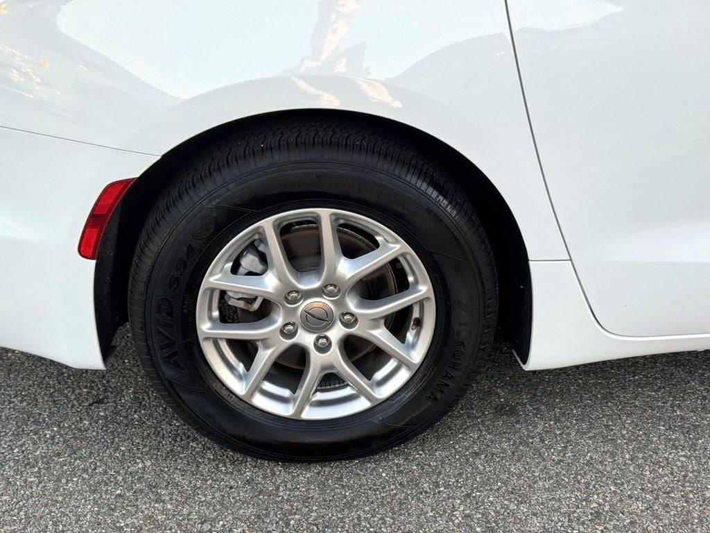 2025 Chrysler Pacifica Select