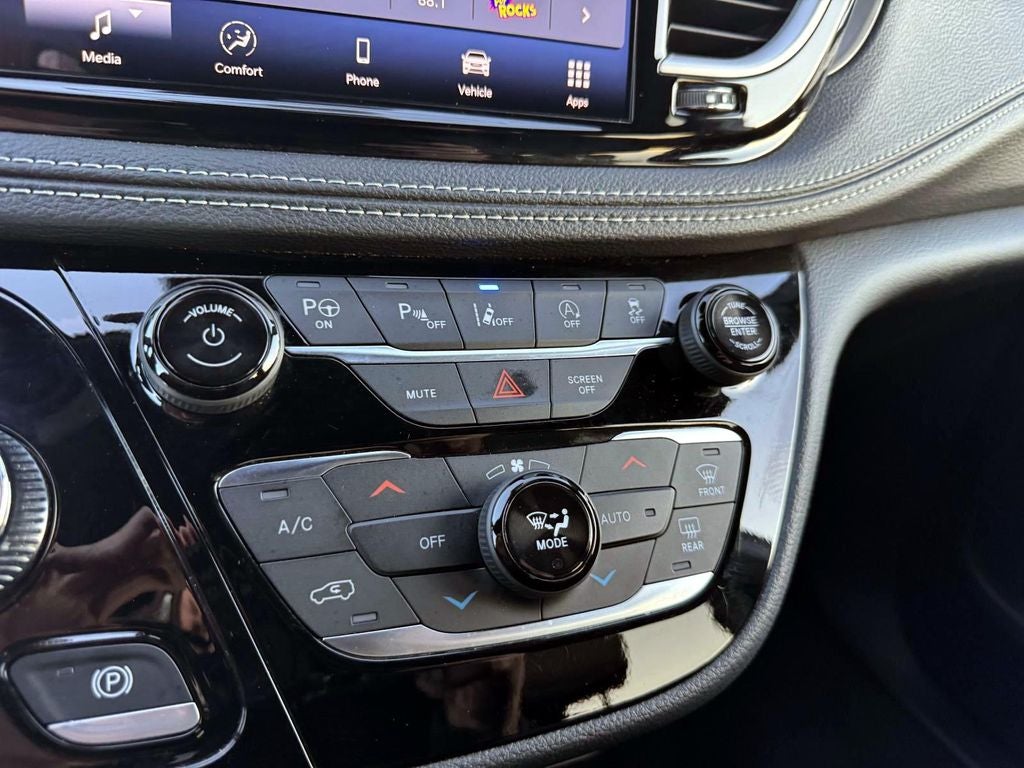 2025 Chrysler Pacifica Select