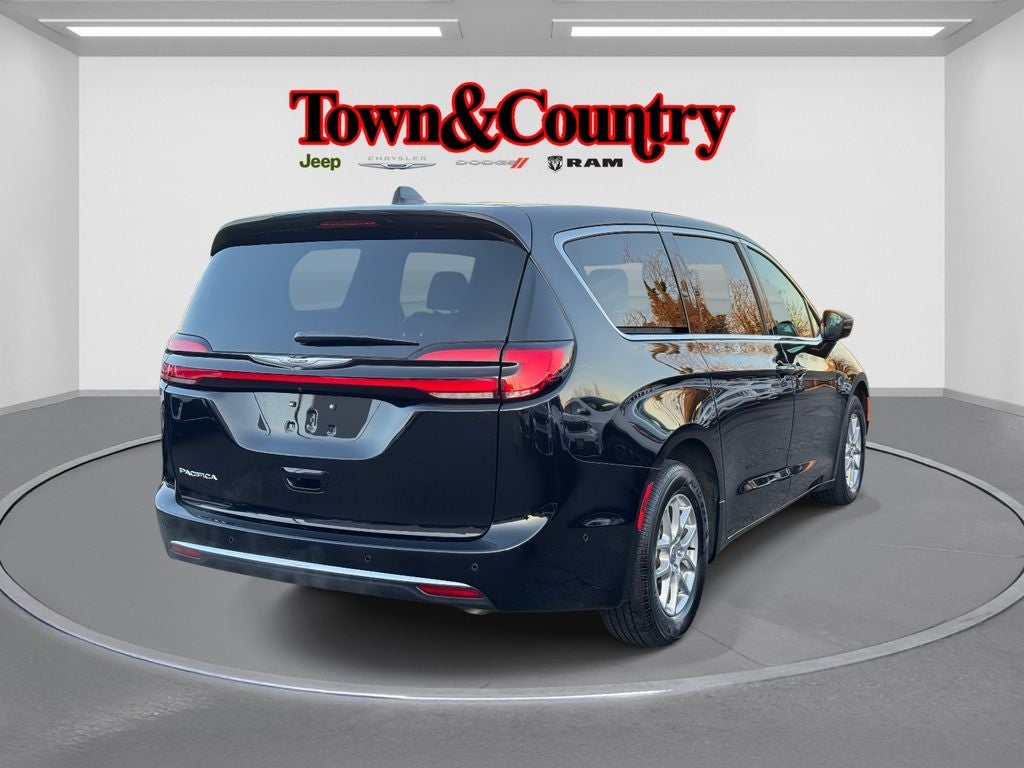 2025 Chrysler Pacifica Select
