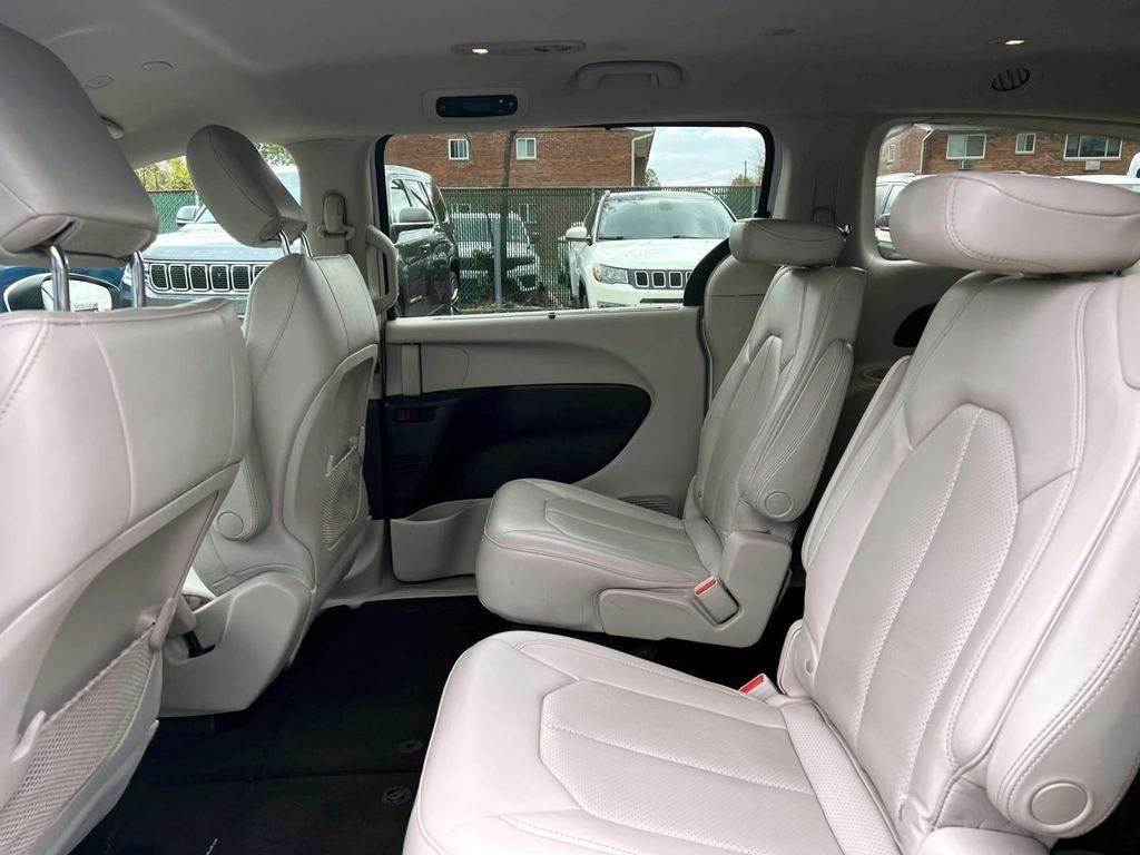 2021 Chrysler Voyager LXI