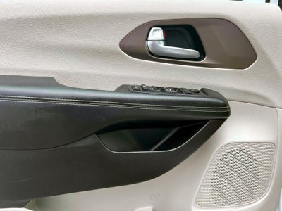 2021 Chrysler Voyager LXI