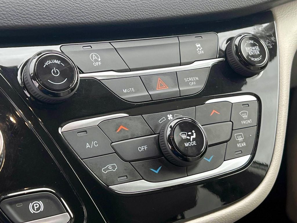 2021 Chrysler Voyager LXI