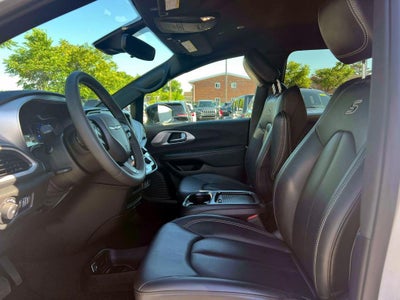 2024 Chrysler Pacifica Hybrid S Appearance Pkg