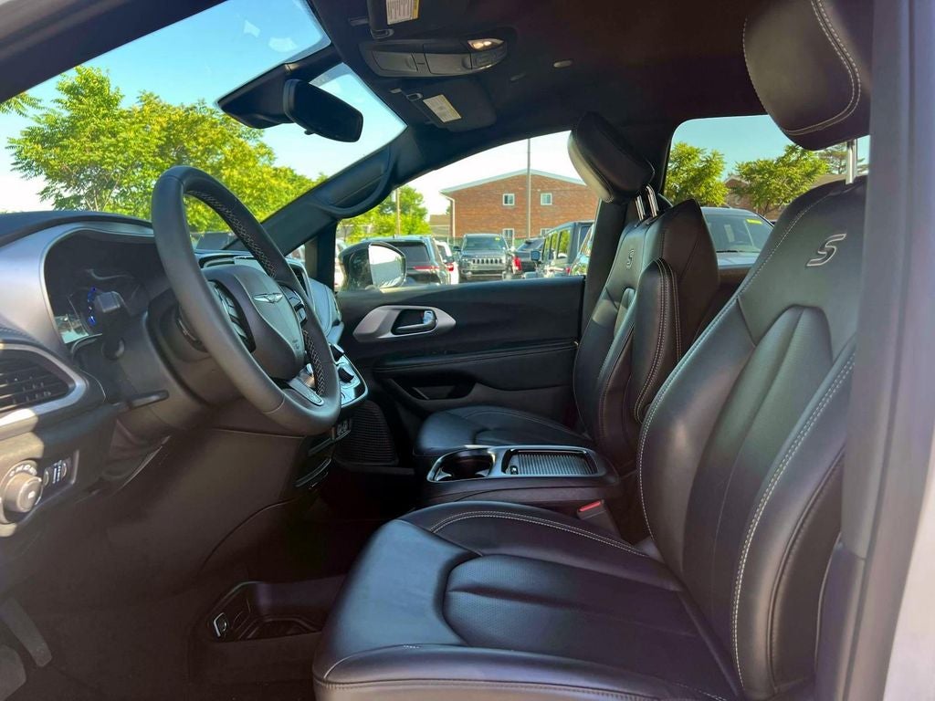2024 Chrysler Pacifica Hybrid S Appearance Pkg