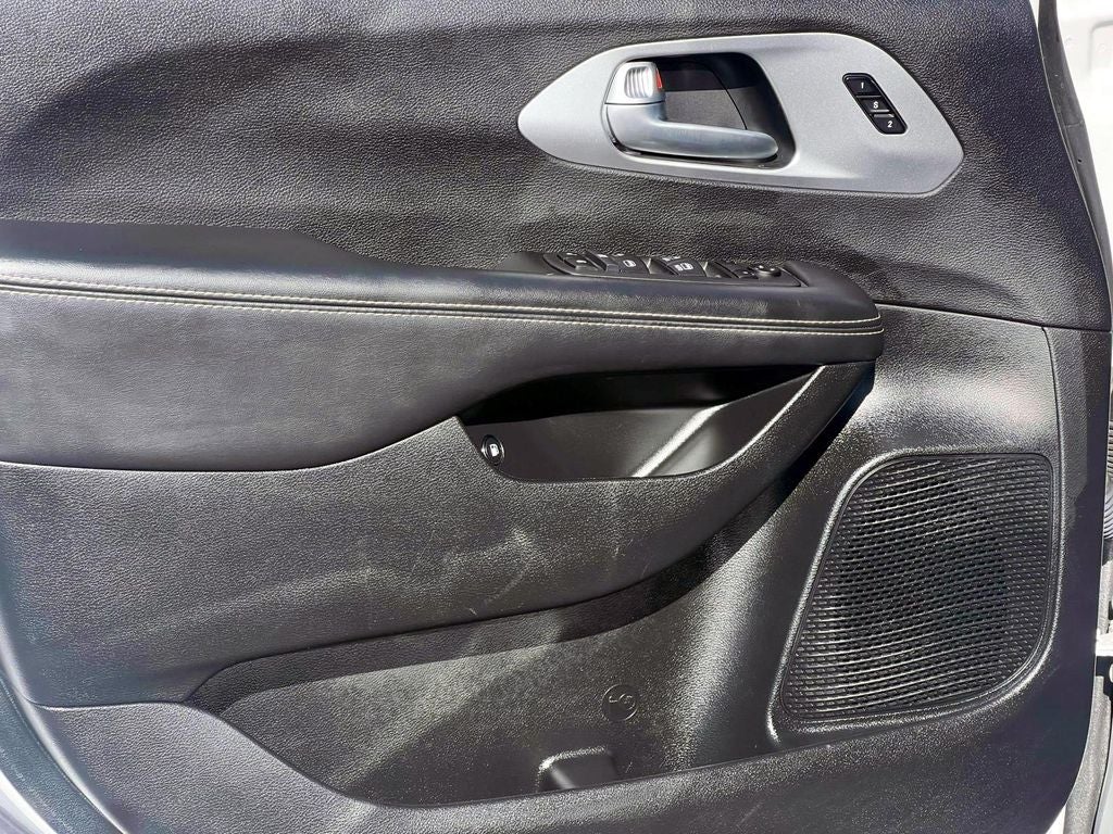 2024 Chrysler Pacifica Hybrid S Appearance Pkg