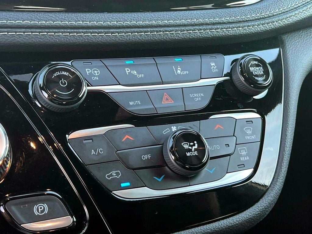 2024 Chrysler Pacifica Hybrid S Appearance Pkg