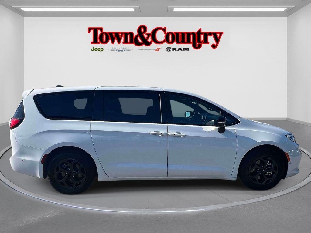 2024 Chrysler Pacifica Hybrid S Appearance Pkg