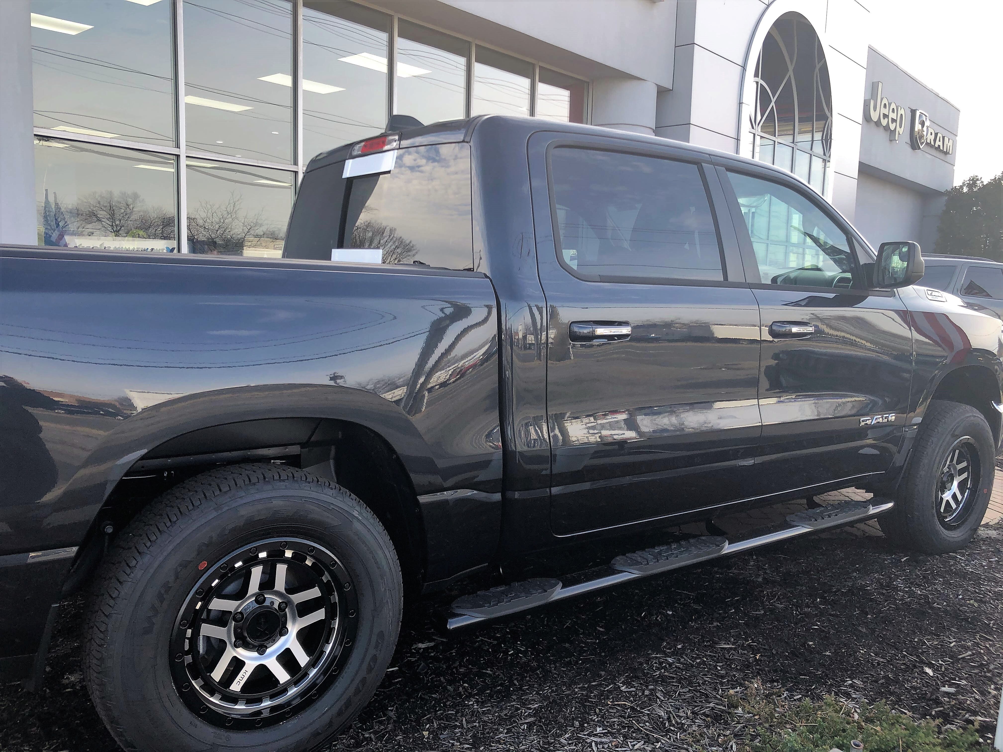 Town & Country Jeep Chrysler Dodge Ram in Levittown NY